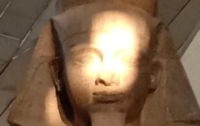 تعامد الشمس على وجه تمثال رمسيس الثاني 