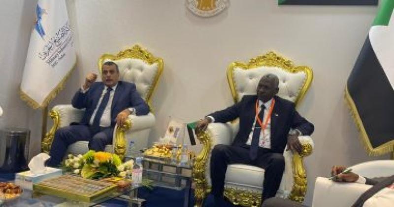 وزير الإنتاج الحربى يلتقى وزير الدفاع السودانى بمعرض ”IDEX 2023” بالإمارات
