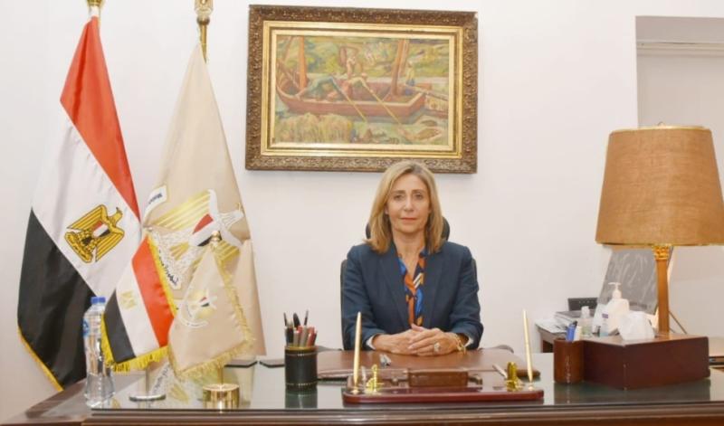 وزيرة الثقافة تبحث تعزيز التعاون بين داري الأوبرا بالقاهرة وعُمان