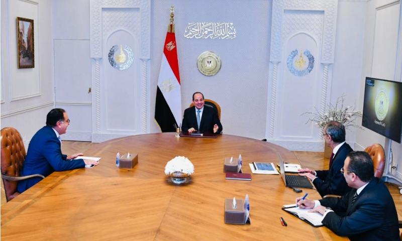 اجتماع الرئيس السيسي مع وزير الاتصالات