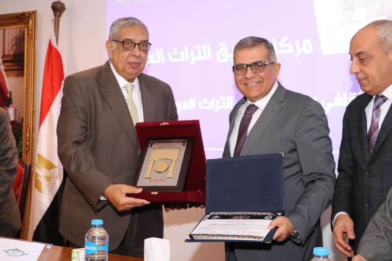 مصر للعلوم والتكنولوجيا تكرم علماء اللغة العربية
