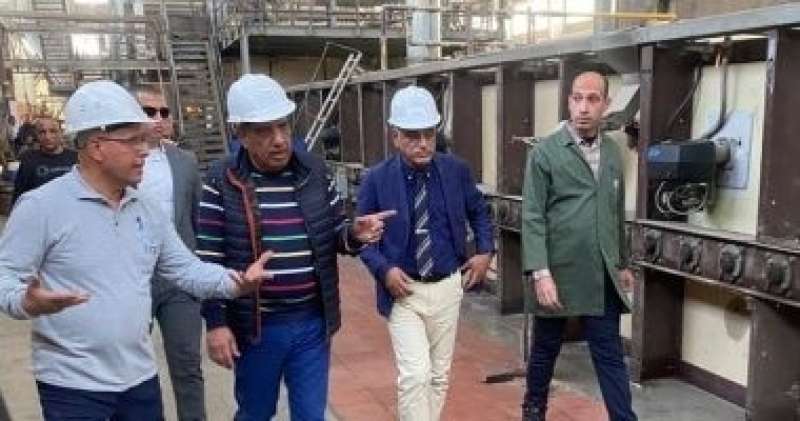 وزير قطاع الأعمال العام يتفقد مصانع شركة النصر للزجاج والبلور