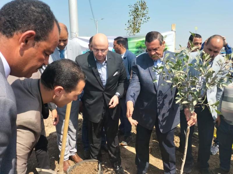 وزير التنمية المحلية ومحافظ بني سويف يتفقدان أعمال المبادرة الرئاسية لتشجير”  100 مليون شجرة