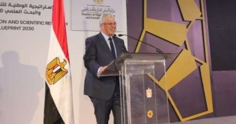 وزير التعليم العالى يغادر إلى تونس للمشاركة بمؤتمر اتحاد الجامعات العربية