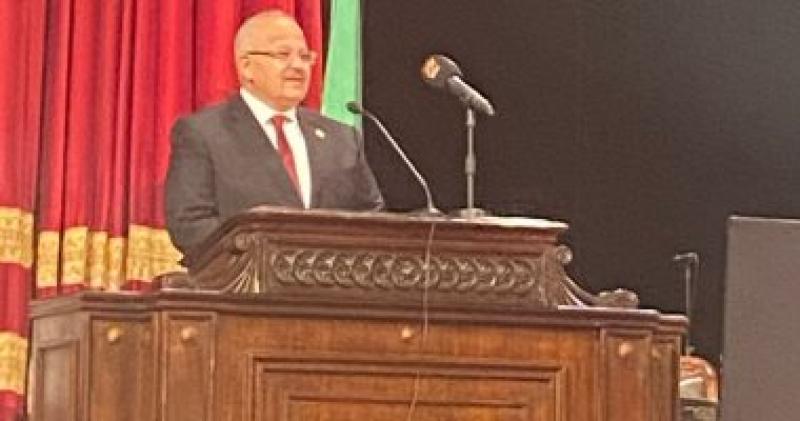 رئيس جامعة القاهرة يتلقى تقريرا حول نتائج القافلة الشاملة فى حلايب وشلاتين