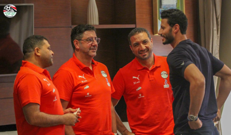 فيتوريا يستقبل اللاعبين قبل انطلاق معسكر منتخب مصر