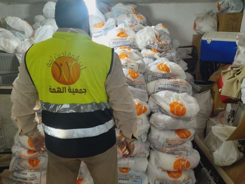 توزيع 3000 شنطة مواد غذائية لجمعية الهمة خلال شهر رمضان بالمنيا