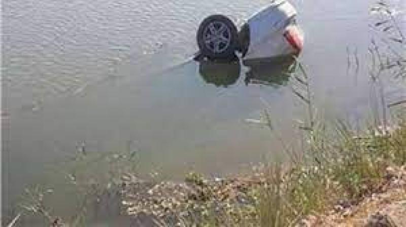 غرق سيارة 
