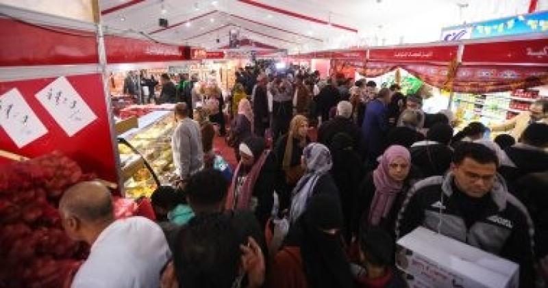 افتتاح منفذ لبيع اللحوم بأسعار مخفضة بمعرض ”أهلا رمضان” بمدينة العدوة فى المنيا