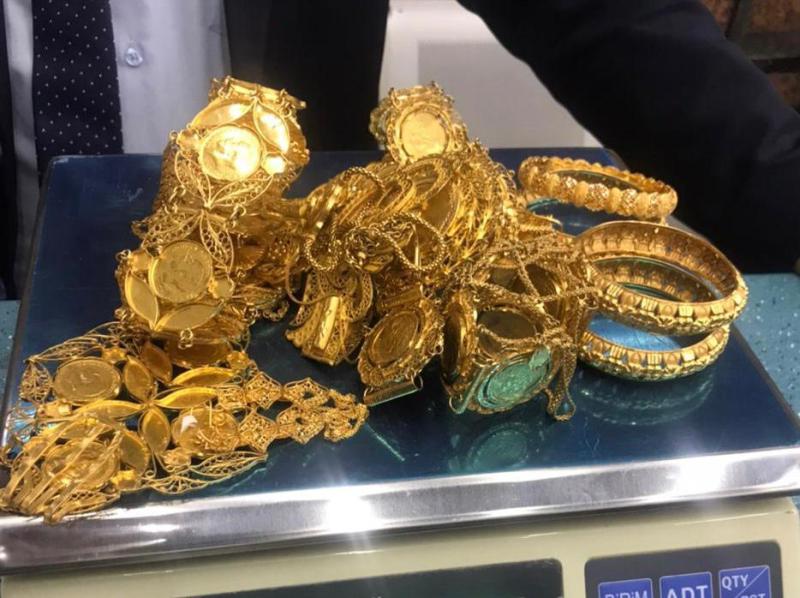 جمارك مطار القاهرة تحبط محاولة تهريب مشغولات ذهبية