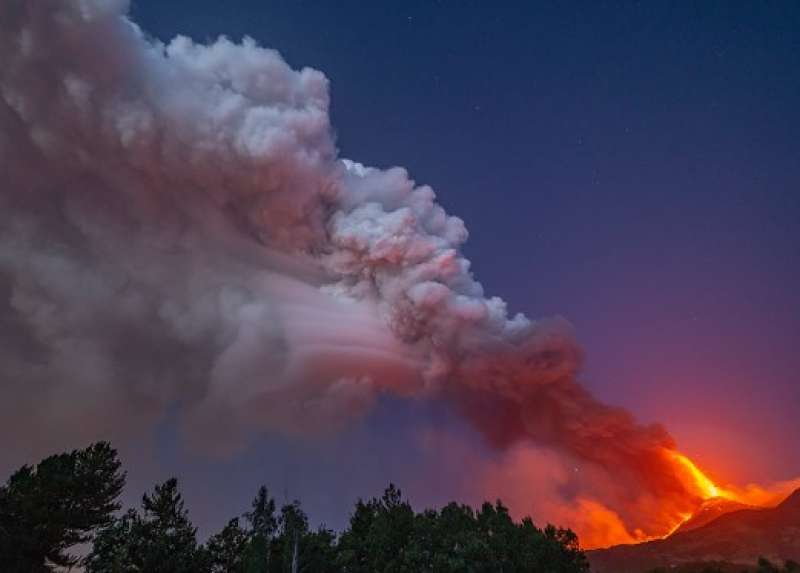 مسئول إندونيسى: بركان ”سيميرو” يظهر نشاطا مقلقا بـ21 زلزالا بركانيا