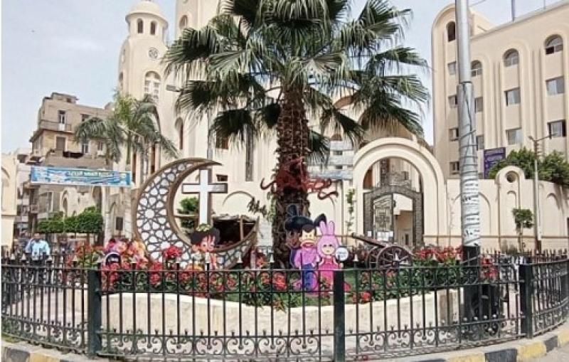 فيها حاجة حلوة.. الأقباط يزينون ميدان أكبر كنائس المنيا للاحتفال بقدوم رمضان (  الصور )