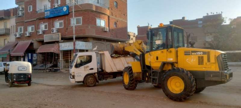 رفع 900 طن مخلفات وتحرير 159 محضرا في قرية تلة بالمنيا خلال شهر