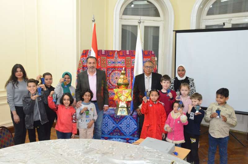 أطفال روسيا ومصر يصنعون فانوس رمضان