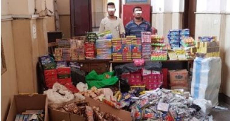 متهمان يعترفان بجلب 8 آلاف قطعة ألعاب نارية لبيعها فى رمضان بالإسكندرية