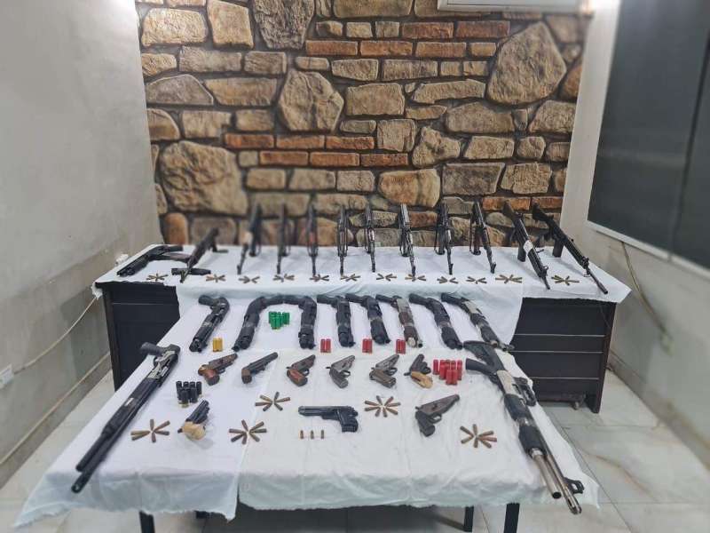 الأمن العام يضبط 32 متهمًا بـ31 قطعة سلاح نارية ومخدرات في أسيوط