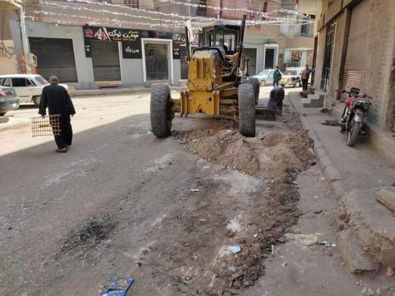 محافظ أسيوط: تمهيد شوارع منطقة الشادر بحى غرب لبدء اعمال الرصف ضمن اعتمادات الخطة الاستثمارية