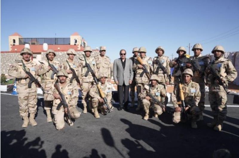 الرئيس السيسى: فخور بتواجدى مع مقاتلى القوات المسلحة شرق القناة فى ذكرى نصر 10رمضان