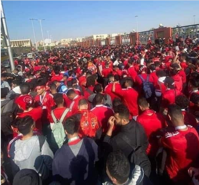 جماهير الأهلي تبدأ الدخول إلى مدرجات ستاد القاهرة