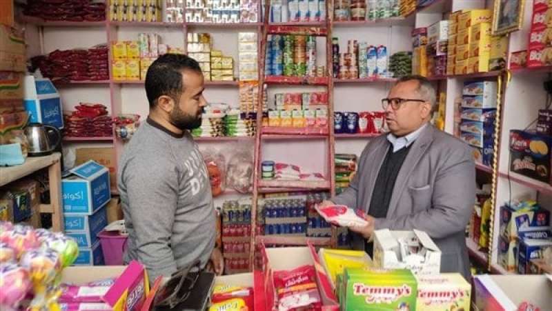 حملة رقابيه للتفتيش علي الأسواق والمحلات التجارية بمغاغة في المنيا