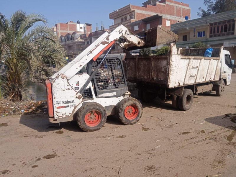 المنيا: رفع 40 طن مخلفات بالشوارع ونقلها إلى المقلب العمومي