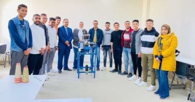 التعليم العالى: طلاب جامعة 6 أكتوبر التكنولوجية يصنعون أول ماكينة غزل ونسيج مُتنقلة
