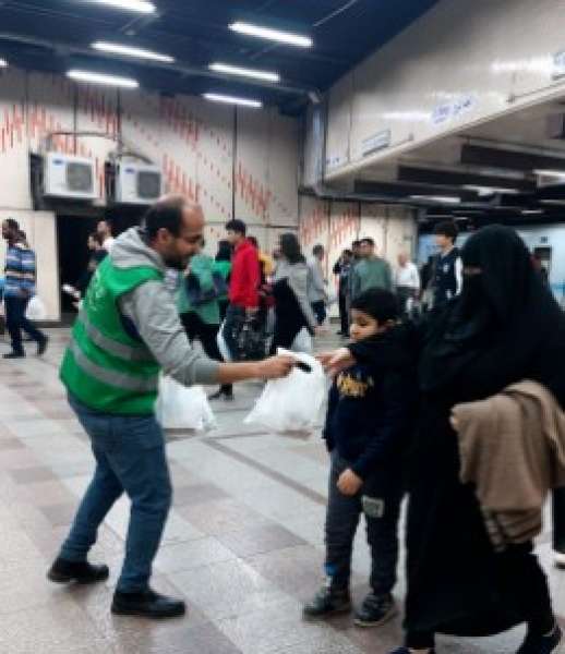 مترو الأنفاق : الإنتهاء من توزيع خمسون ألف وجبةلإفطار صائم خلال منتصف شهر رمضان