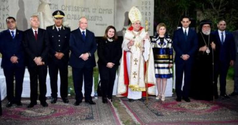 وزيرة الهجرة تشهد الاحتفال بعيد القيامة المجيد لكنيسة الأرمن الكاثوليك