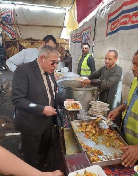 تعرف على اكبر مائدة الرحمن تقدم يوميا 4000 وجبة ساخنة للفطار فى القاهرة