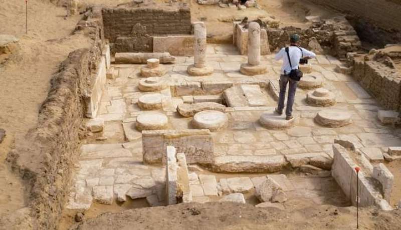 الكشف عن مقبرة وأربعة مقاصير صغيرة بمنطقة آثار سقارة تعود لعصر الرعامسة.