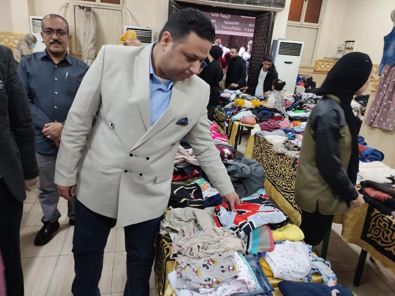 ملابس مجانية  دعما لمبادرات الرئيس عبد الفتاح السيسي 