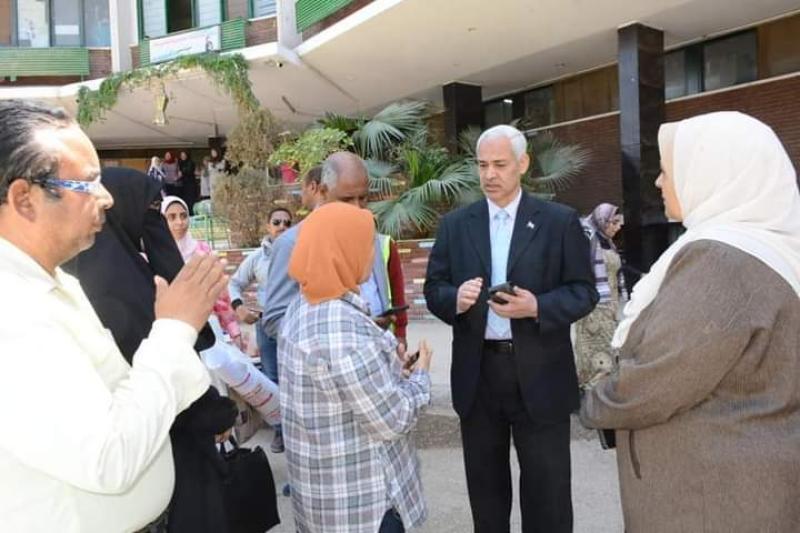 د.عبد المولى يتفقد خدمات المدن الجامعية ( الطالبات) ويستمع إلى مقترحاتهن