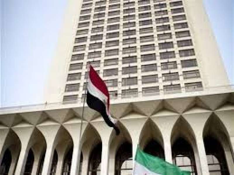 الخارجية تتابع عملية إجلاء الرعايا المصريين من السودان