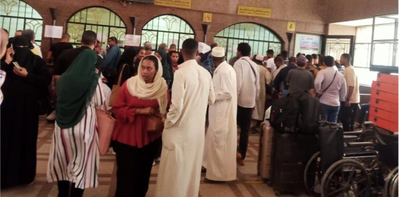 النقل : استمرار تسيير الرحلات الإضافية بالسكة الحديد لاستيعاب كثافة العائدين من السودان
