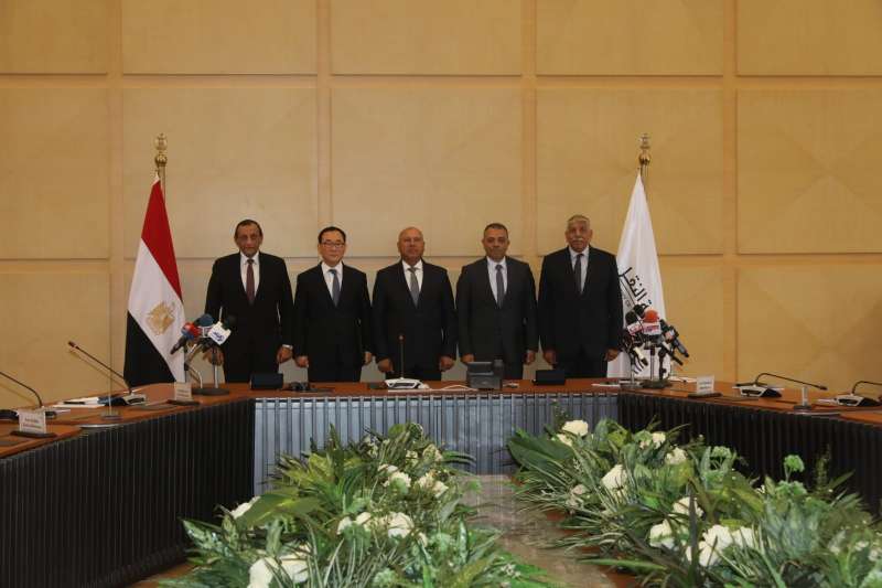 وزير النقل يشهد توقيع عقد بناء عدد 2 سفينة متعددة الأغراض بين القاهرة للعبارات والنقل البحري وشركة ترسانة البناء الكورية الجنوبية