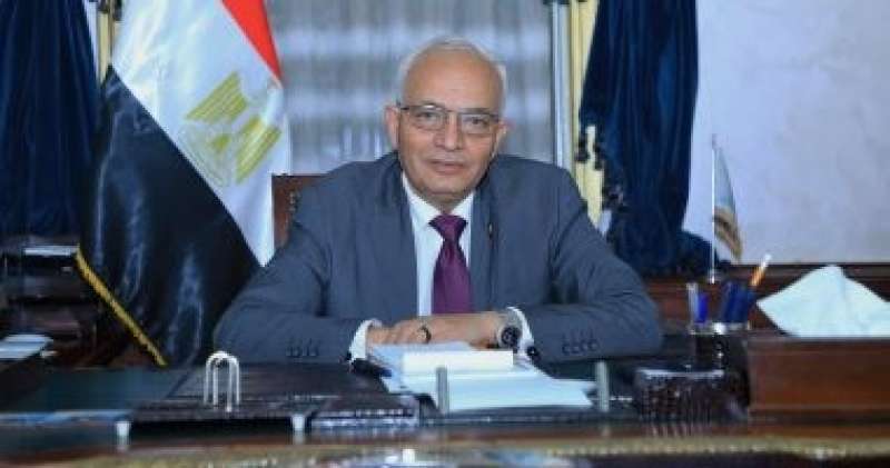 وزير التعليم يتفقد مجموعات الدعم للشهادتين الإعدادية والثانوية بمطروح