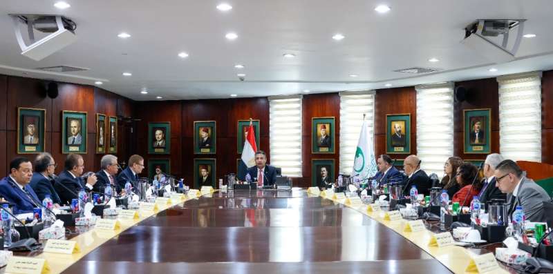 شريف فاروق يترأس الاجتماع الأول لمجلس إدارة الهيئةالقومية للبريد بتشكيله الجديد