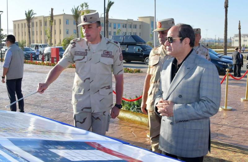 الرئيس السيسي يتفقد نادي الفروسية التابع للقوات المسلحة والحديقة المركزية بالعاصمة الإدارية