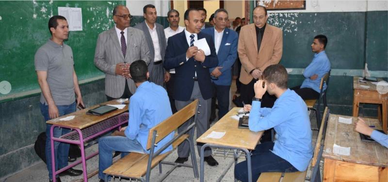 نائب محافظ المنيا يتابع بدء امتحانات الفصل الدراسى الثانى بعدد من اللجان