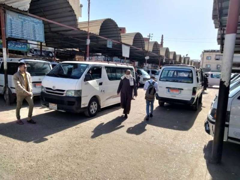 مراكز المنيا تواصل متابعة مواقف السيارات ومحطات الوقود
