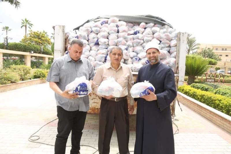 توزيع 52 ألفا و500 شنطة مواد غذائية على الأسر المستحقة بكفر الشيخ