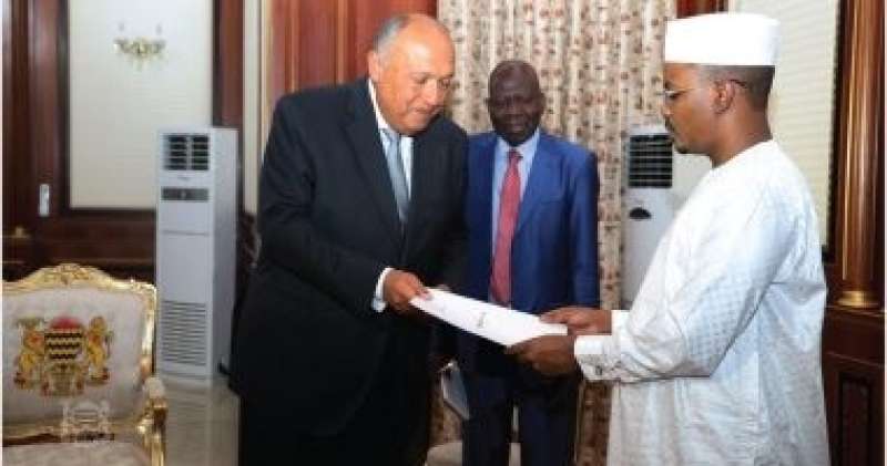 سامح شكري يسلم رئيس تشاد رسالة من الرئيس السيسي حول الأزمة السودانية