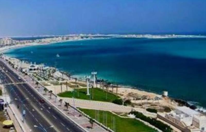 مدينة مرسى مطروح تحذر من السباحة في البحر بسبب عدم تشغيل الشواطئ رسميًا