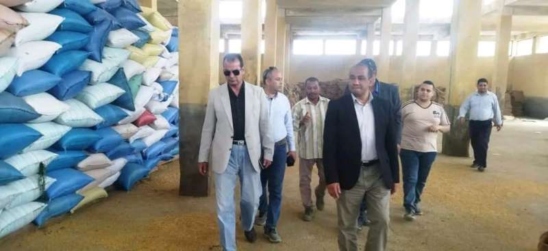 رئيس مدينة الواسطى ببني سويف يتفقد انتظام أعمال توريد محصول القمح بعددٍ من شون وصوامع المركز
