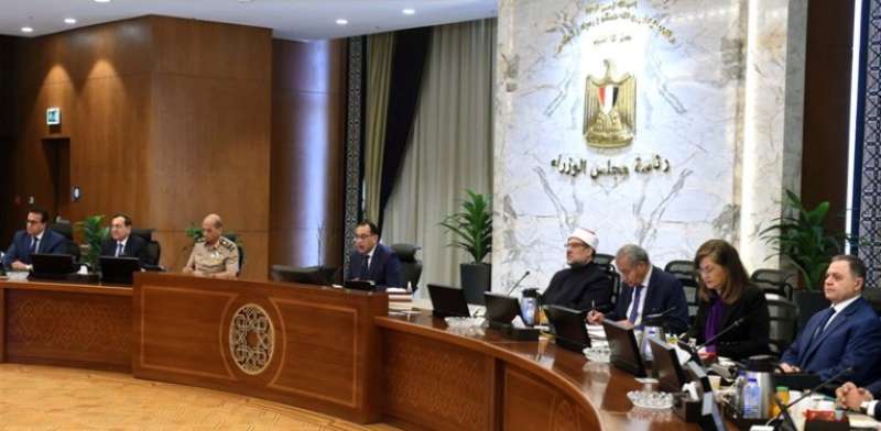 قرار جديد للحكومة بشأن المقيمين والشركات في مصر وقطر
