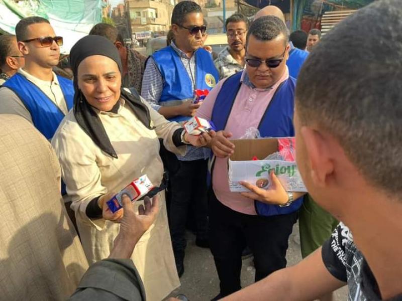 حزب حماة الوطن باسيوط يستكمل  توزيع الالبان بساحل سليم