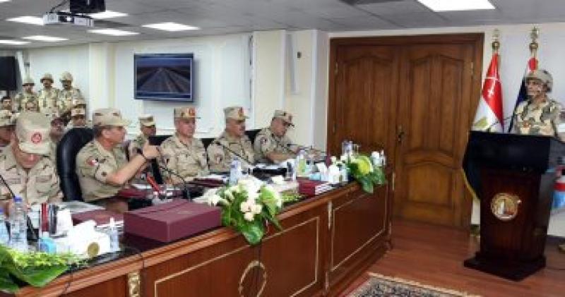 وزير الدفاع يشهد تنفيذ مشروع مراكز القيادة التخصصى للهيئة الهندسية (شرف - 2)