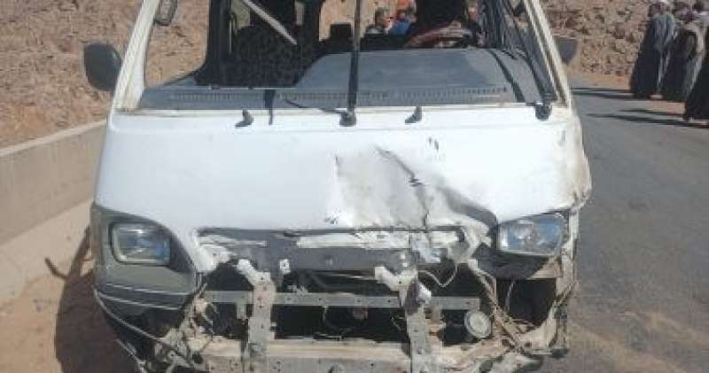 إصابة شخص صدمته سيارة أثناء عبوره طريق الفيوم الصحراوى