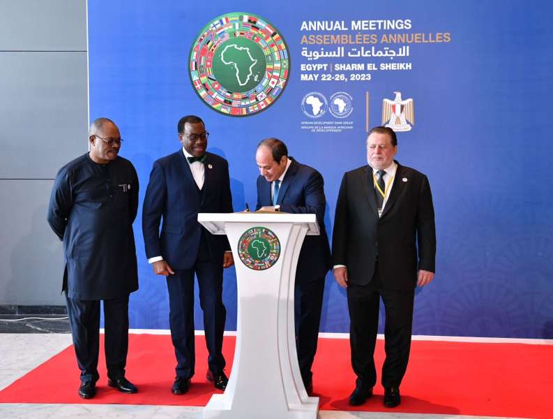 الموقع الرئاسي ينشر فيديو افتتاح الرئيس السيسي الاجتماعات السنوية لبنك التنمية الإفريقي