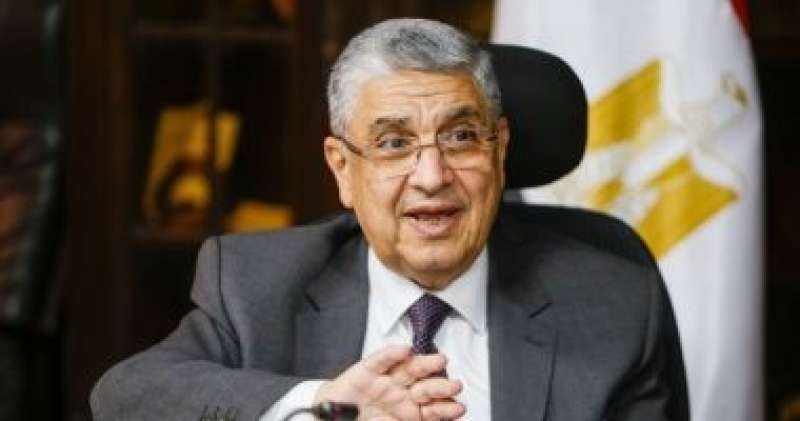 وزير الكهرباء يقرر تكريم العاملين بقطاع أبو سمبل تقديرا لجهودهم فى إعادة التيار
